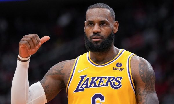 Πήραν το θρίλερ οι Λέικερς με «βασιλική» εμφάνιση του ΛεΜπρόν (105-104, vid)