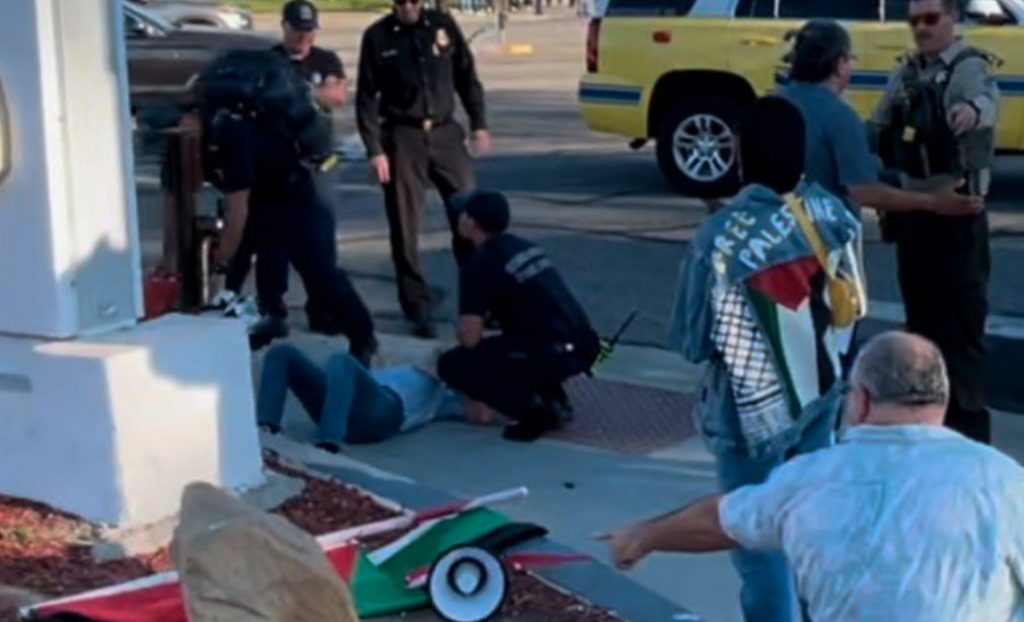ΗΠΑ: Ερευνα για τον θάνατο Εβραίου μετά από συμπλοκή με φιλοπαλαιστίνιο διαδηλωτή στο Λος Αντζελες
