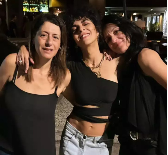 Μαρία Σολωμού: Ενθουσιασμένη μαζί με τους παλιούς συμμαθητές