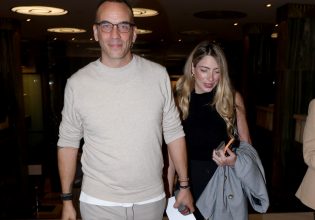 Πάνος Μουζουράκης: Βραδινή έξοδος για θέατρο με τη σύζυγό του Μαριλού