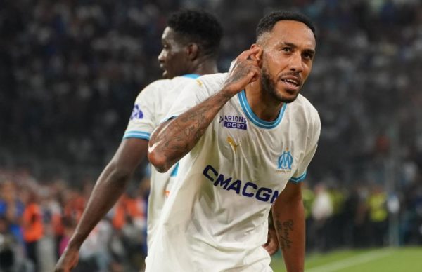 Τεταμένο το κλίμα στη Μαρσέιγ πριν την ΑΕΚ: Εξαλλοι οι οπαδοί με τον Ομπαμεγιάνγκ