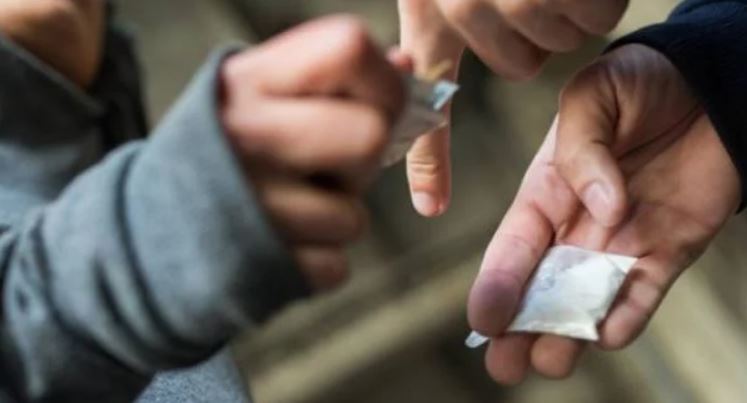 Βύρωνας: Σκληροί έμποροι ναρκωτικών από τα 18 - Η «παρέα θανάτου» που οδήγησε στην ΜΕΘ τη 16χρονη