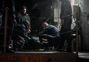 Ναυάγιο στη Λέσβο: Συγκλονιστικές εικόνες – Η διάσωση του Αιγύπτιου και η μεταφορά της σορού