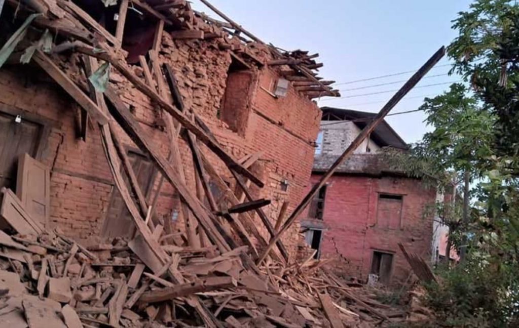 Νεπάλ: Στους 128 ο απολογισμός των νεκρών από τον σεισμό των 6,4 Ρίχτερ