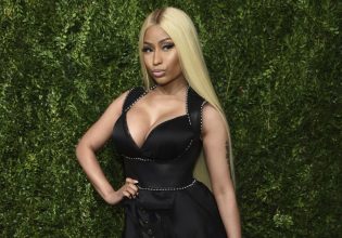 Νίκι Μινάζ: Η τραγουδίστρια εξηγεί γιατί μετάνιωσε για τις πλαστικές επεμβάσεις