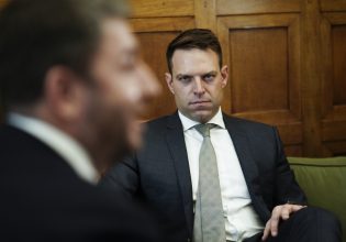 Κασσελάκης για Σημίτη: Τι δουλειά έχω με όλους εκείνους που έχουν σπαταλήσει τα λεφτά του λαού