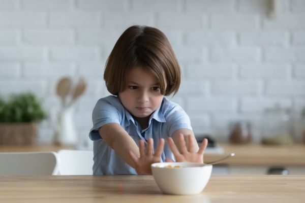 Αρνείται το παιδί σας να δοκιμάσει νέες γεύσεις; Έτσι θα το πείσετε 