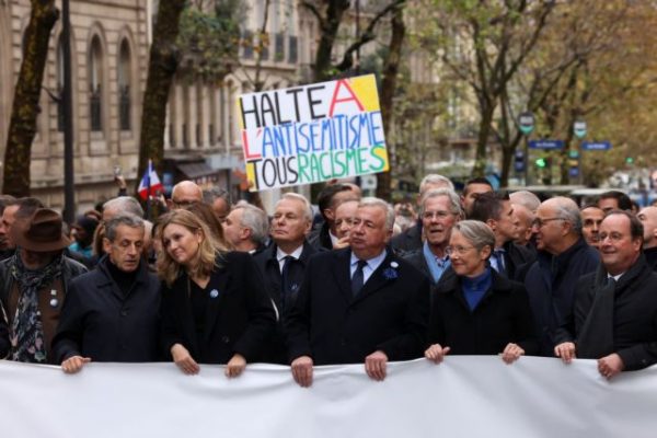 Γαλλία: Διαδηλώσεις κατά του αντισημιτισμού με συμμετοχή ακροδεξιών της Λεπέν και του Ζεμούρ