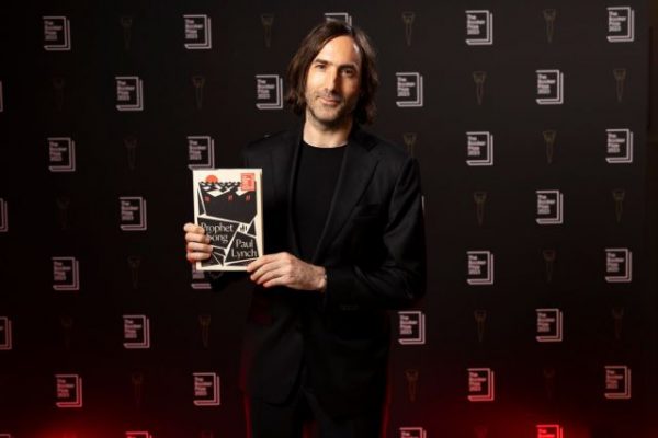 Bραβείο Booker: Απονεμήθηκε στον Ιρλανδό Πολ Λιντς για το δυστοπικό μυθιστόρημά του Prophet Song