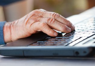 ΕΛΣΤΑΤ: Ένας στους δύο δεν χρησιμοποιεί υπολογιστές – Σε χαμηλό επίπεδο οι δεξιότητες των εργαζομένων