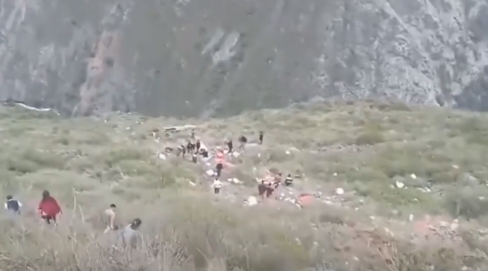 Περού: Τουλάχιστον 20 νεκροί από πτώση λεωφορείου σε χαράδρα 300 μέτρων στις Ανδεις