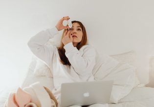 Η Υπηρεσία Τροφίμων και Φαρμάκων των ΗΠΑ προειδοποιεί για οφθαλμικές σταγόνες