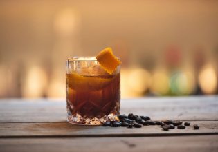 Spritz: Το «κοκτέιλ της στιγμής» που σκαρφάλωσε στο top 10 των μπαρ στις ΗΠΑ