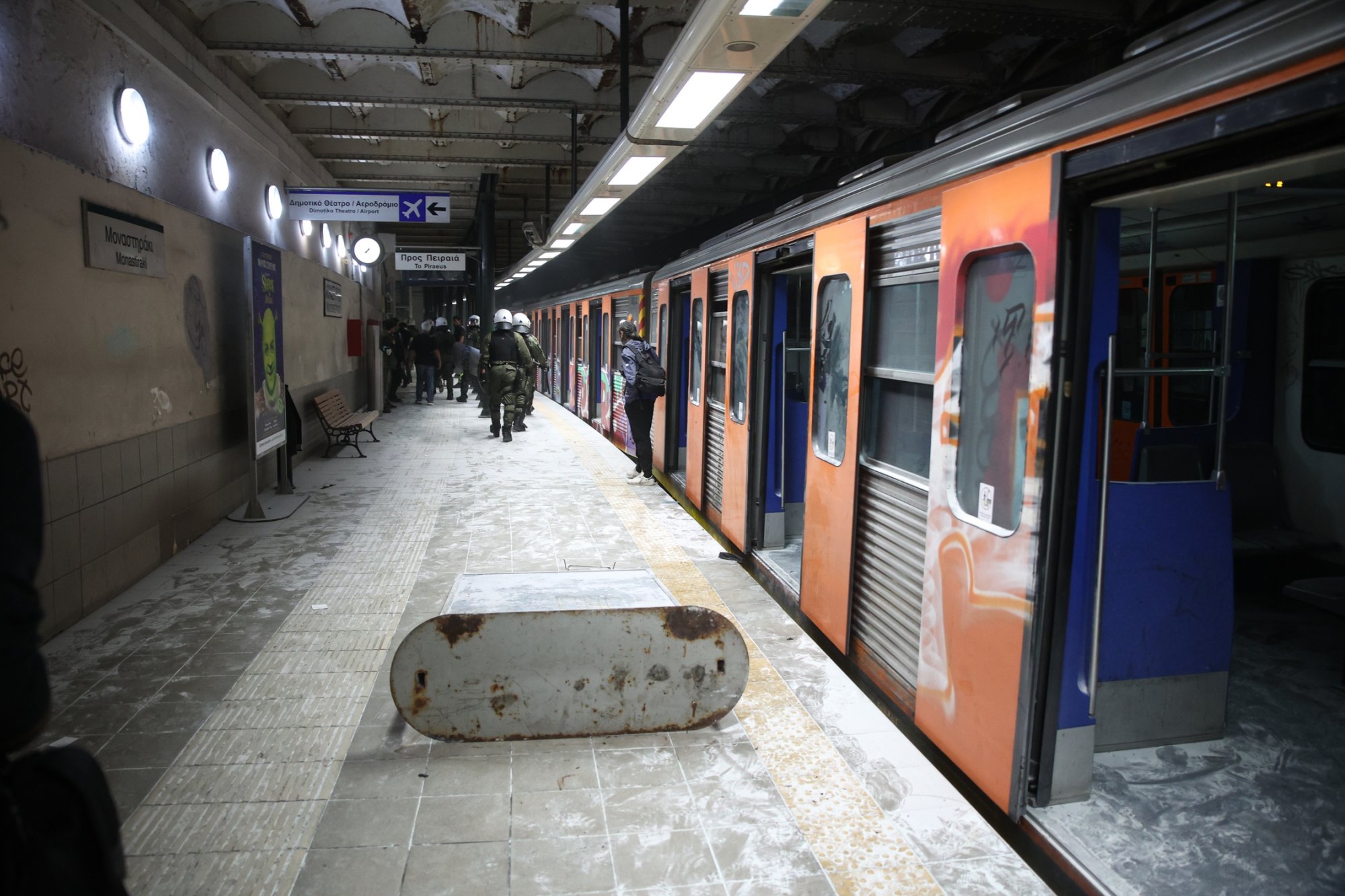 Νέα συγκλονιστικά βίντεο από την χθεσινή επίθεση ακροδεξιών στο Μοναστηράκι