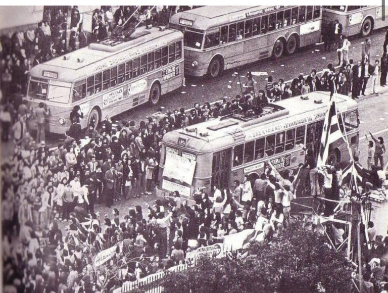 Πολυτεχνείο: το κόκκινο νήμα του χρέους