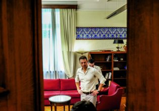 Δείπνα, δίαυλοι και συναντήσεις – Όλο το βαθύ παρασκήνιο