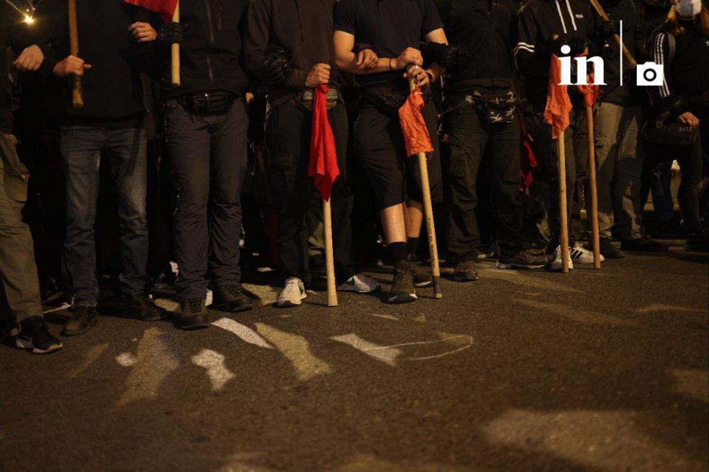 Νέο Ηράκλειο: Σε εξέλιξη η αντιφασιστική πορεία –  «Φραγμός» των ΜΑΤ και προσαγωγές