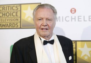 O Γιον Βόιτ κατηγορεί «για ψέματα» την κόρη του Αντζελίνα Τζολί και αποκαλεί τους μαχητές της Χαμάς «ζώα»