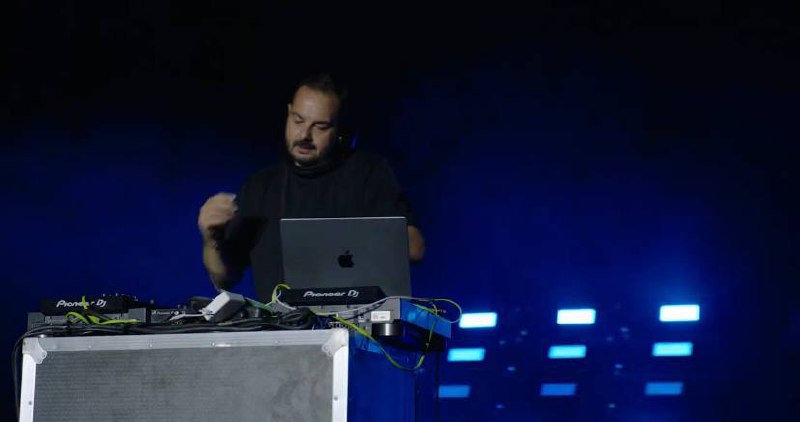 «Σπίτι με το MEGA On Tour»: Ο DJ Αντώνης Δημητριάδης στο opening act της συναυλίας του Κωνσταντίνου Αργυρού