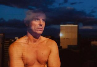 Ο Άντριου Σκοτ λέει ότι «άνθρωποι της βιομηχανίας» τον ενθάρρυναν να κρατήσει κρυφή τη σεξουαλικότητα του