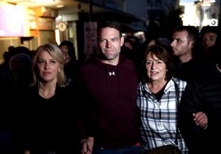 Ο Στέφανος Κασσελάκης «πήγε, είδε και απήλθε» στην πορεία για το Πολυτεχνείο