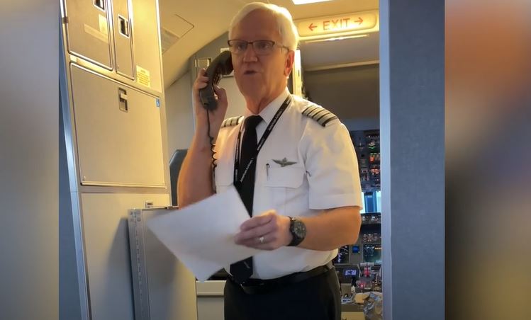 ΗΠΑ: Η συγκινητική αποχαιρετιστήρια ομιλία πιλότου μετά από 32 χρόνια στη δουλειά
