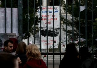 Τα συνθήματα του Πολυτεχνείου: Κάποιος τα έγραψε στον τοίχο με μπογιά