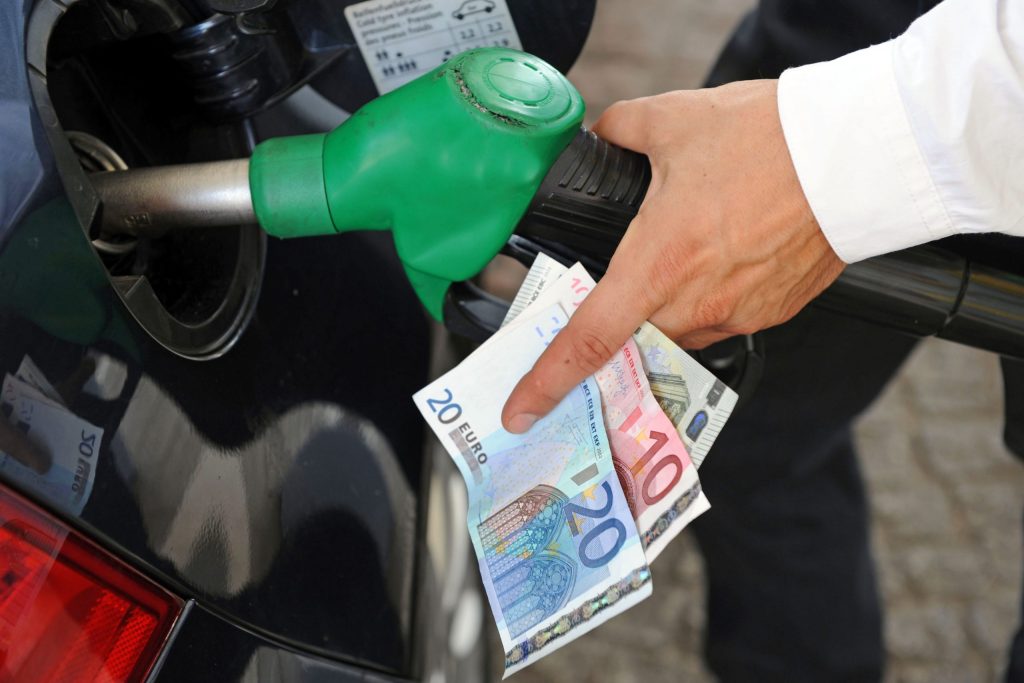 Με νόμο έλεγχοι για το λαθρεμπόριο καυσίμων και από τις πετρελαϊκές – Πότε απειλούνται με πρόστιμα