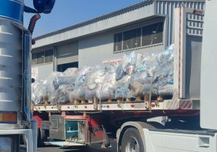 Ισραήλ – Χαμάς: Στο πέρασμα της Ράφα – Αυστηροί έλεγχοι στα φορτηγά με την ανθρωπιστική βοήθεια για τη Γάζα