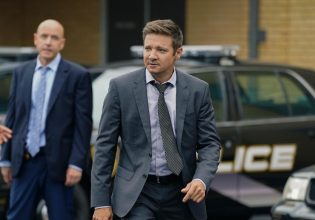 Ξανά χαρούμενος ο Τζέρεμι Ρένερ – Γιορτάζει 10 μήνες ανάρρωσης μετά το ατύχημα