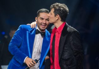 Σάκης Ρουβάς: Θαυμάστρια δεν «ξεκολλούσε» από την αγκαλιά του