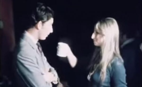 Όταν η Μπάρμπρα Στρέιζαντ έδωσε στον βασιλιά Κάρολο να πιει από το τσάι της – «Είχαμε ένα φλερτ»