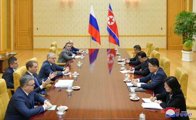 Βόρεια Κορέα: Την Πιονγιάνγκ επισκέπτεται ο υπουργός Φυσικών Πόρων της Ρωσίας