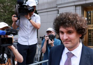 ΗΠΑ: Αντιμέτωπος με 110 χρόνια κάθειρξη ο έκπτωτος αστέρας των κρυπτονομισμάτων Σαμ Μπάνκμαν-Φράιντ