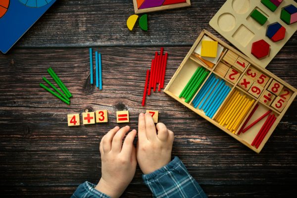 4 επιτραπέζια που θα κάνουν το παιδί αστέρι στα μαθηματικά