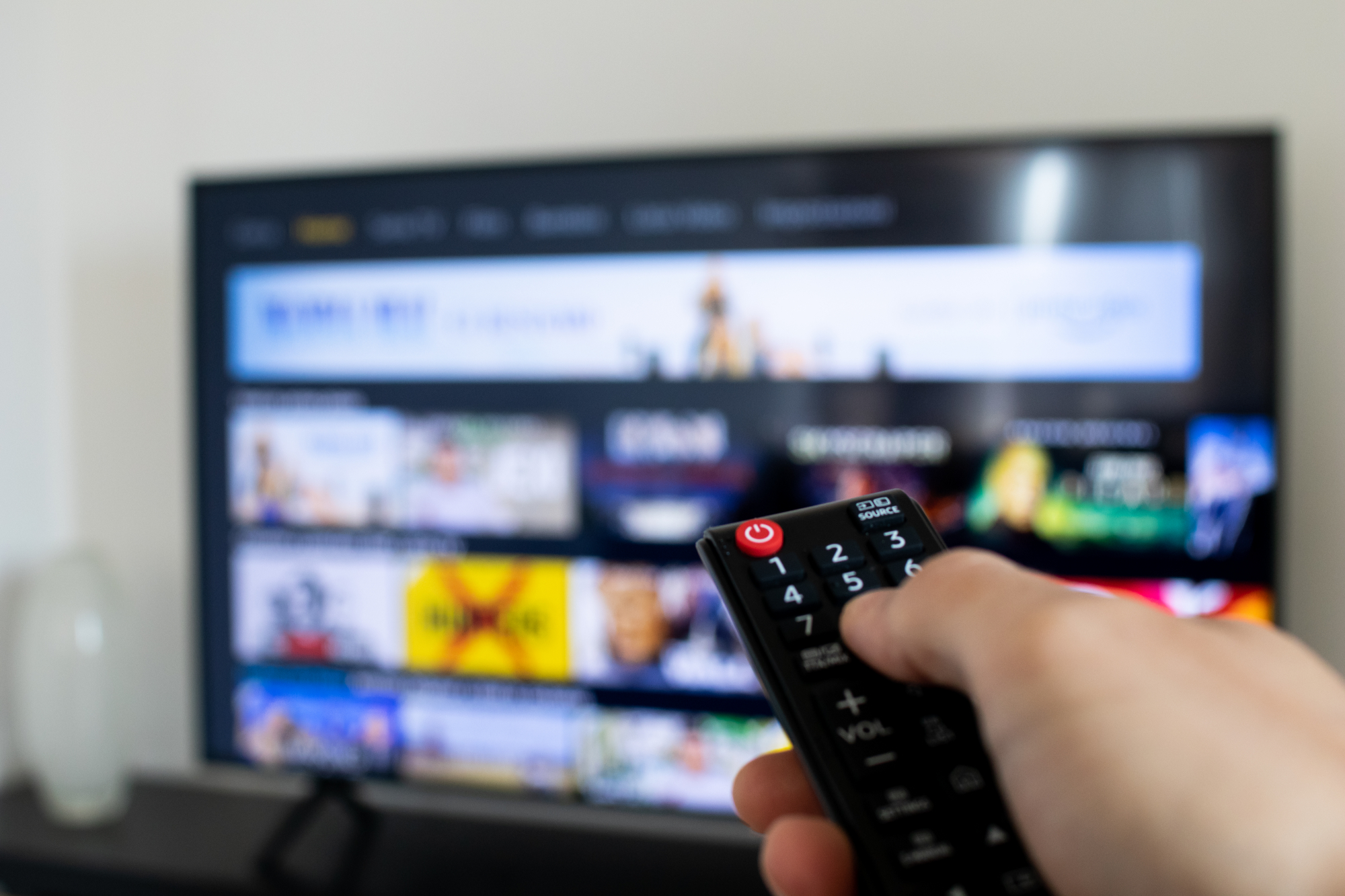Καινούργια Smart TV: 5 λόγοι να την αγοράσεις από το SHOPFLIX
