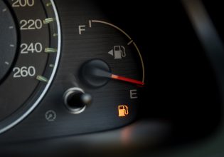 Με μια απλή κίνηση μπορείτε να μειώσετε την κατανάλωση στο αυτοκίνητο