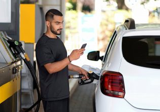 Αυτό το λάθος στο βενζινάδικο μπορεί να κάψει τον κινητήρα του αυτοκινήτου σας