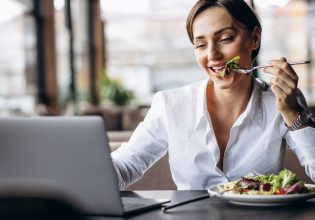 Πόσο βοηθά η διατροφή σας τον εγκέφαλό σας;