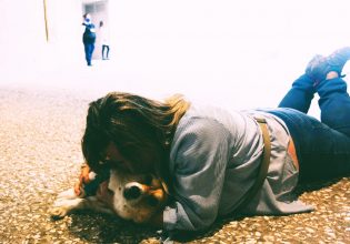 Όσοι δεν τα πάνε καλά με τους σκύλους, μάλλον τους συμφέρει να αλλάξουν γνώμη