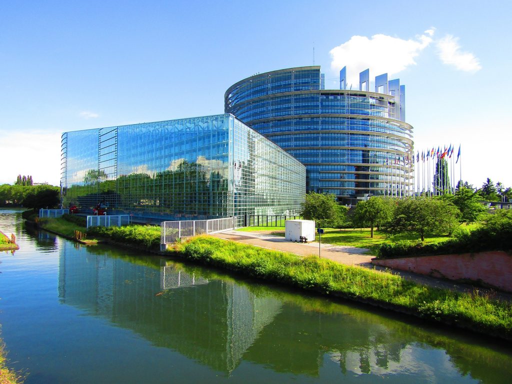 Ευρωκοινοβούλιο: Η Κομισιόν απέτυχε να πάρει μέτρα για τα λογισμικά κατασκοπείας