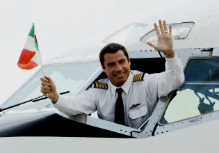 Τζον Τραβόλτα: Πώς βρέθηκε πολύ κοντά στον θάνατο με την οικογένειά του, ως πιλότος