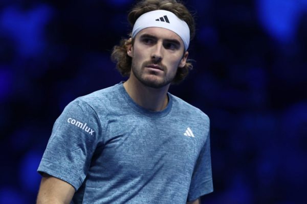 Εγκατέλειψε ο Τσιτσιπάς μετά από τρία γκέιμς (vid)