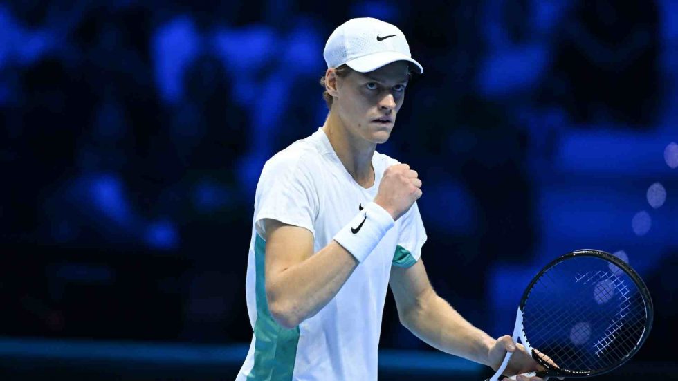 Σίνερ – Μεντβέντεφ 2-1: «Λύγισε» τον Ρώσο και πέρασε στον τελικό των ATP Finals
