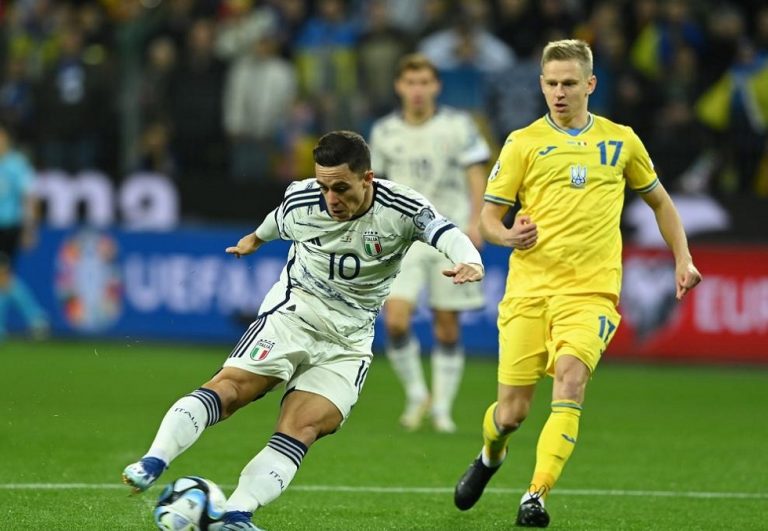 «Χρυσή» ισοπαλία για την Ιταλία που πάει… Euro (0-0) – Προκρίσεις για Σλοβενία και Τσεχία