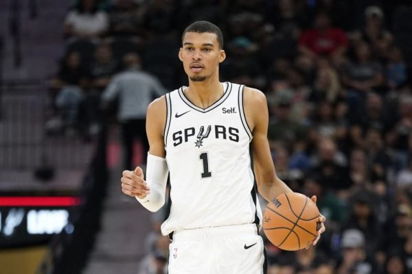 Απίστευτο: Η φανέλα από το ντεμπούτο του Γουεμπανιάμα πωλήθηκε για 762.000 δολάρια!