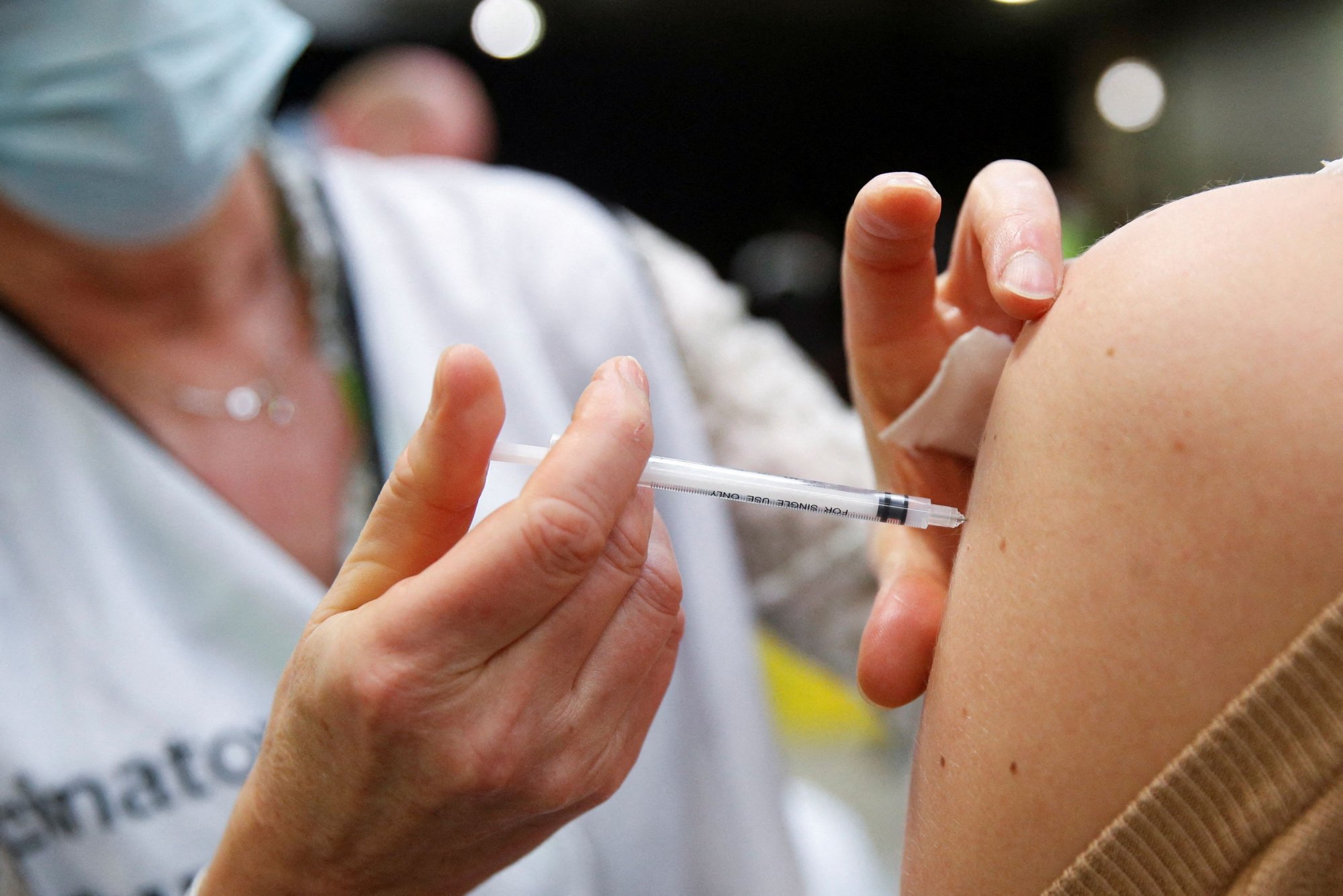 Τι είναι ο ιός τσικουνγκούνια και γιατί εγκρίθηκε το πρώτο εμβόλιο