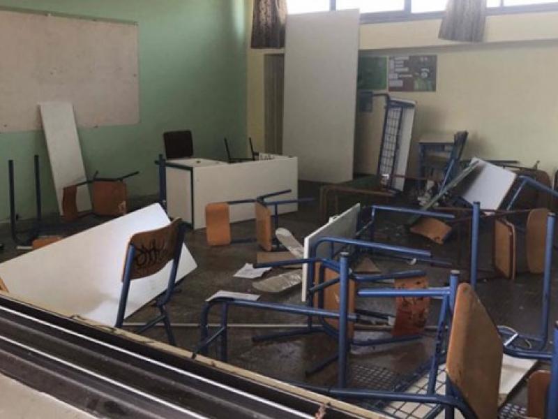 Χολαργός: Συνελήφθησαν τέσσερις ανήλικοι – Έσπασαν θρανία και υπολογιστές στο σχολείο