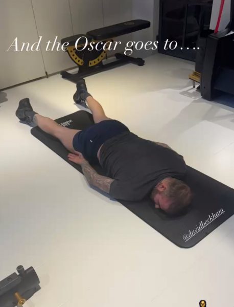 Ο Ντέιβιντ ξαπλωμένος μετά τη γυμναστική