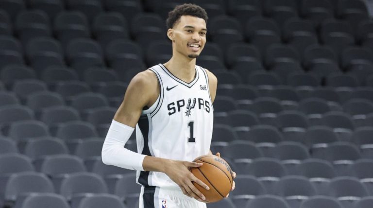 Τop-10 του NBA με Γουεμπανιάμα και Μπανκέρο (vid)